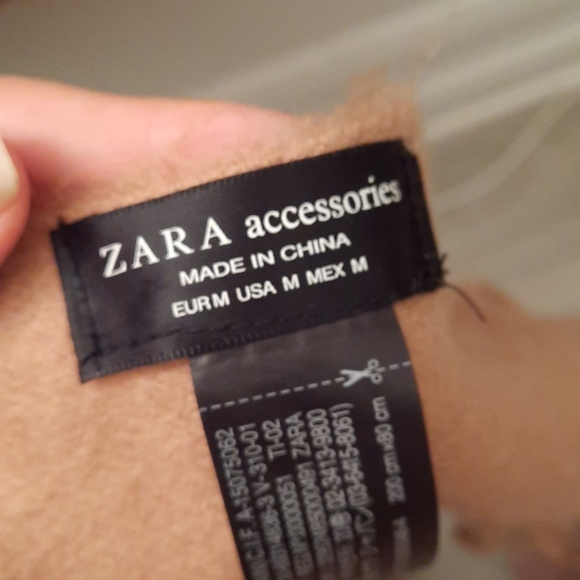ZARA Warm winter scarf/ Shawl - Picture 2 of 2